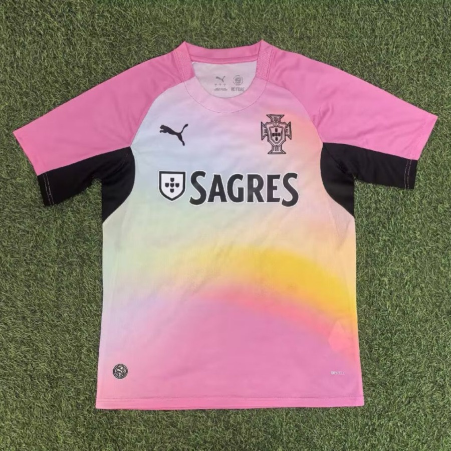 46d16758260cf3df04169bbca155fa06.jpg Portugal Voetbalshirt 2026/27 Speciaal Kleurrijk