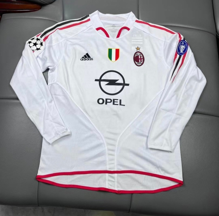 4713BF60-E598-41F2-9954-D776BE08C07A.jpg AC Milan Uitshirt 2004/05 Lange Mouwen