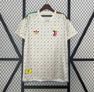 4FFC475A-D98E-4F57-ADEE-BCDF3500CDF0.jpg Juventus 2024/25 Concept Voetbalshirt