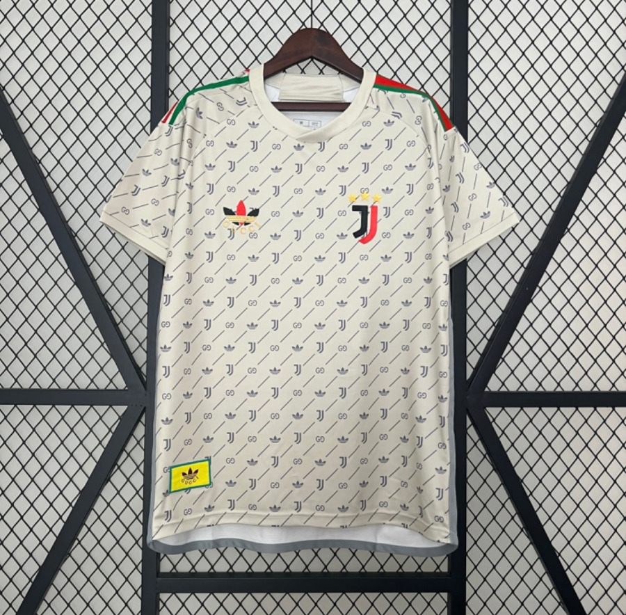 4FFC475A-D98E-4F57-ADEE-BCDF3500CDF0.jpg Juventus 2024/25 Concept Voetbalshirt