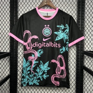4a0065ae578a97818bb66991219617d3_20c76c06-2517-489c-935b-d64040a91d2f.jpg Inter Milan 24/25 Rode Slang Uitshirt