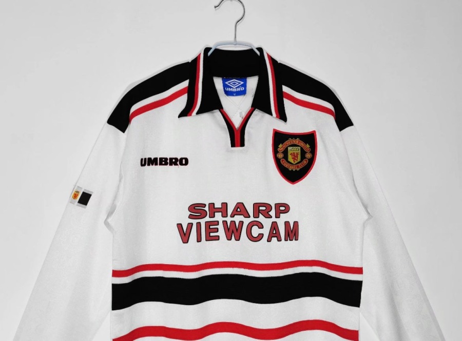 5F9908F4-B258-450F-8304-D7601493EF78.jpg Manchester United 1998/99 Uitshirt Lange Mouwen