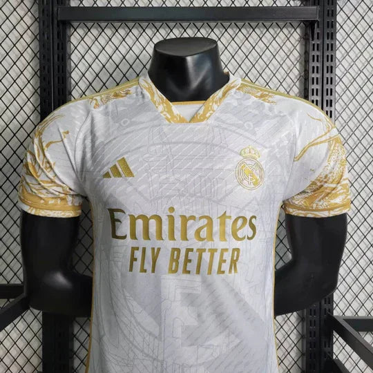633946B00817522BE8A14BAC2C35CEA9_540x_e4c0c190-6a45-48c6-a916-877ae1968896.jpg Real Madrid 2023-2024 Limited Edition Gouden shirt