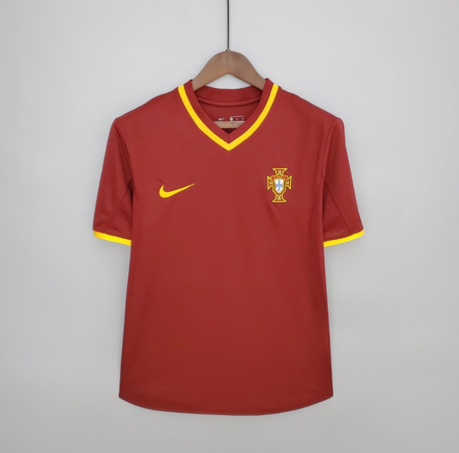 65253745-0288-4A54-B617-126EA3737A08.jpg Portugees Thuisshirt 2000