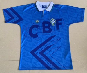 6D27FCC1-B734-489A-8117-C288EE7E5922.jpg Voetbalshirt Brazilië 1992 Uitshirt