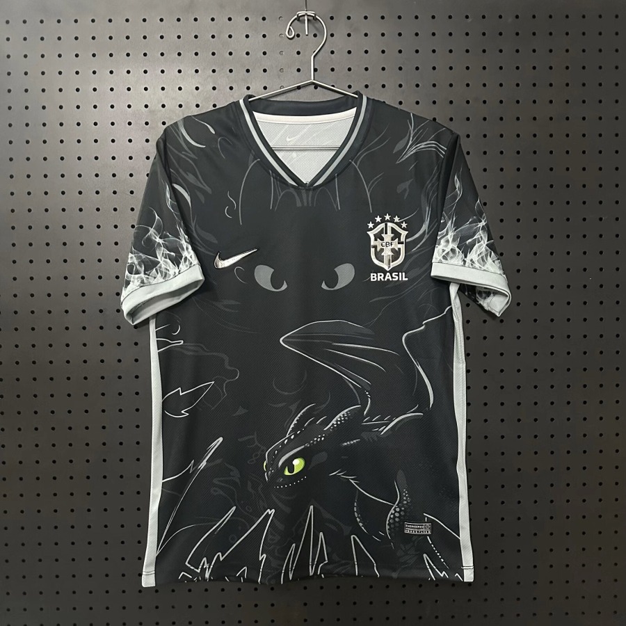 75dd9f0a3fbea24598298cfb9d8e0b1d_40035c9d-59be-40ee-9481-46ba0dfff7cb.jpg Brazilië 2026 Special Black Shirt