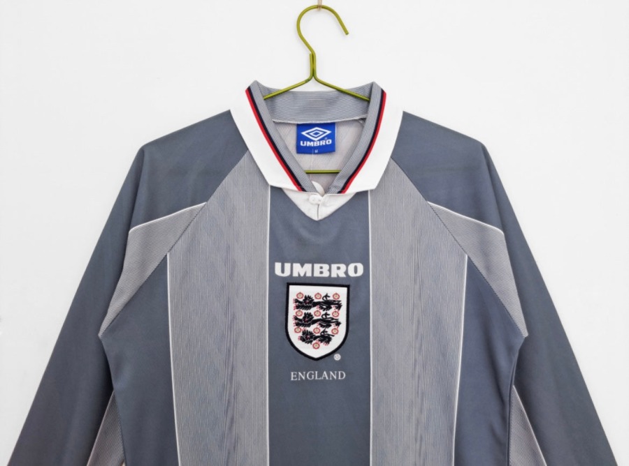 797C21E7-AF11-4639-B98A-3949F7C614F3.jpg Engeland 1996 Uitshirt Lange Mouwen