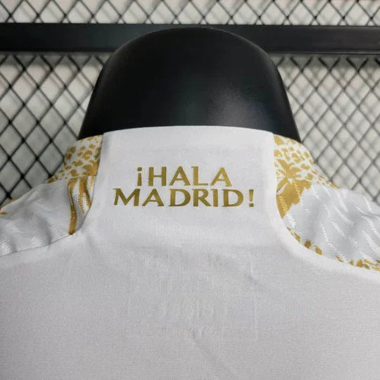 7B4F847CB6A46EAFD7F2774CF8791EE4_540x_02456505-7c97-44f8-90a7-1db14b4d4a93.jpg Real Madrid 2023-2024 Limited Edition Gouden shirt
