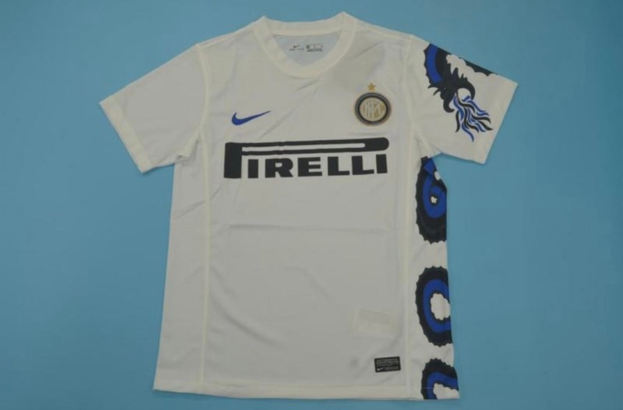 7B6BB879-5EE5-4946-9F1D-23D7A8986F24.jpg Inter Milan Uitshirt 2010/11