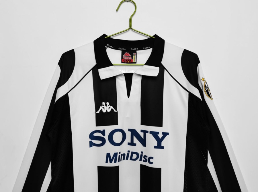 7BC312D9-0528-49D3-B02A-606AB1596EC7.jpg Juventus Thuisshirt 1997/98 Lange Mouwen