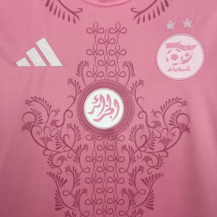 7aa2c96b8c35fa69dc7e8c13cc327dd8.jpg Algerije 2025-2026 Roze Premium Shirt
