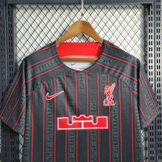 7ea5188a_540x_d3956ebe-dd2e-4bde-8d81-63a16b27def2.jpg Liverpool 2023 Premium Streetwear Voetbalshirt