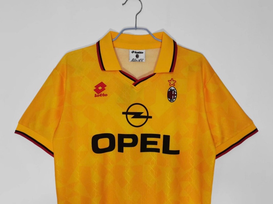80C1AAD1-F341-4CD0-BD74-0C10AD5D34E9.jpg AC Milan Uitshirt 1995/96
