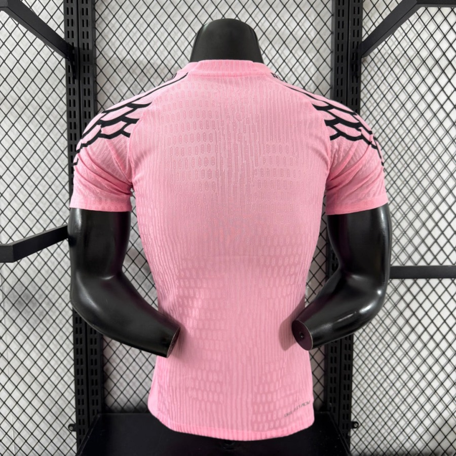 81951462673de2544832cd4bfe3422b6_3256ade7-f568-4b11-882a-67aba7dd706b.jpg PSG 2025/26 Roze Speciale Editie Player