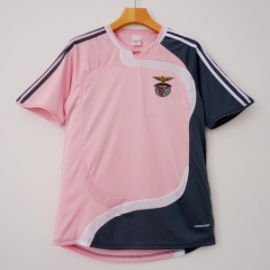 83c799e06f648ff148416cbc322a7b23.jpg Benfica 2007-2008 Roze Retro Shirt