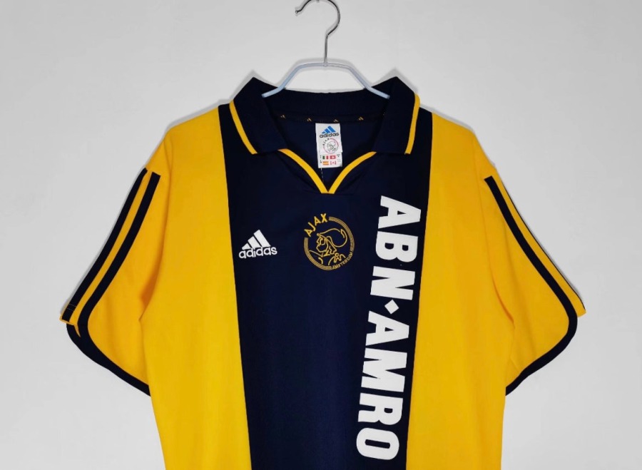 8798F9A6-2BF6-4113-AB9A-F3B8C8741609.jpg Ajax Amsterdam 2000/01 Uitshirt