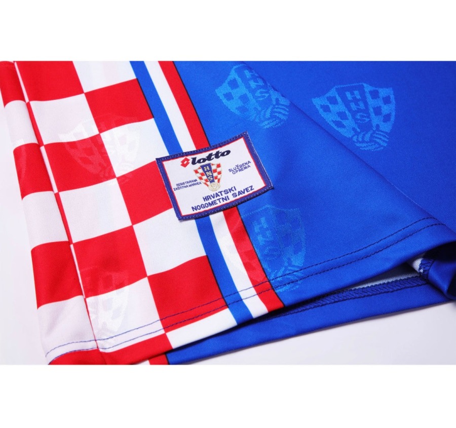 8AC3EC20-655E-4E1E-959F-C4150F6DFEB7.jpg Kroatië Uitshirt 1998