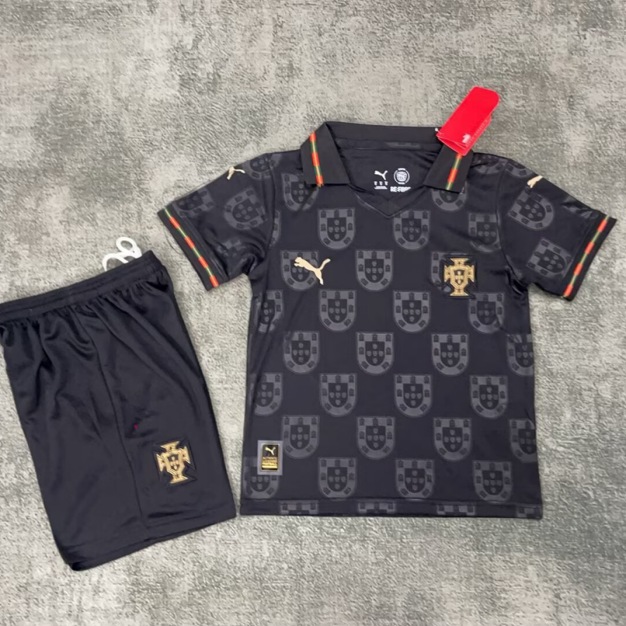 8da4d3f2dc3bd84a4e3c4e6c97fb6483.png Maillot Portugal Enfant 2025/26 Spécial
