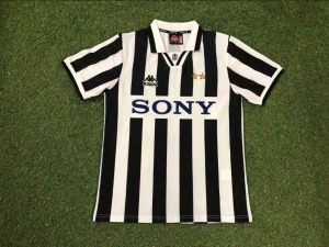 91DA8611-4D25-4F09-9DBB-E3E07A1C40FD.jpg Voetbalshirt Juventus 1996/97 Thuisshirt