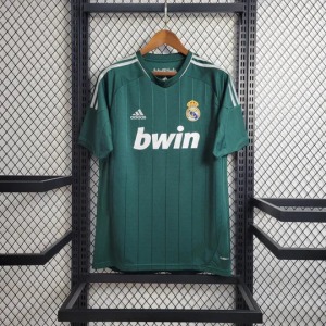 94136901_540x_86e58f9d-4732-4c6d-bb4c-27c7854e14f5.jpg Voetbalshirt Real Madrid Retro 2012-2013