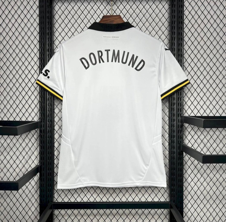 9449CBE3-122F-49EB-BA46-2A6628A459A4.jpg BVB Dortmund Derde Shirt 2024/25