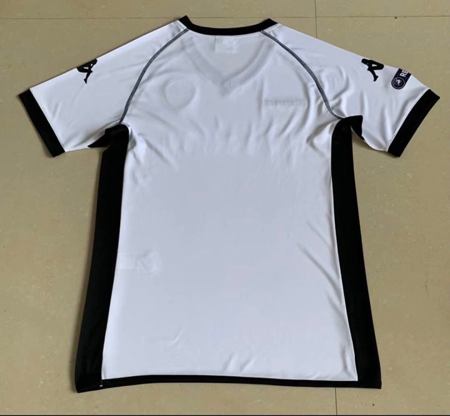 975B442E-BB9F-4337-A419-950A2A54799C.jpg Valencia CF 2010/11 Thuisshirt