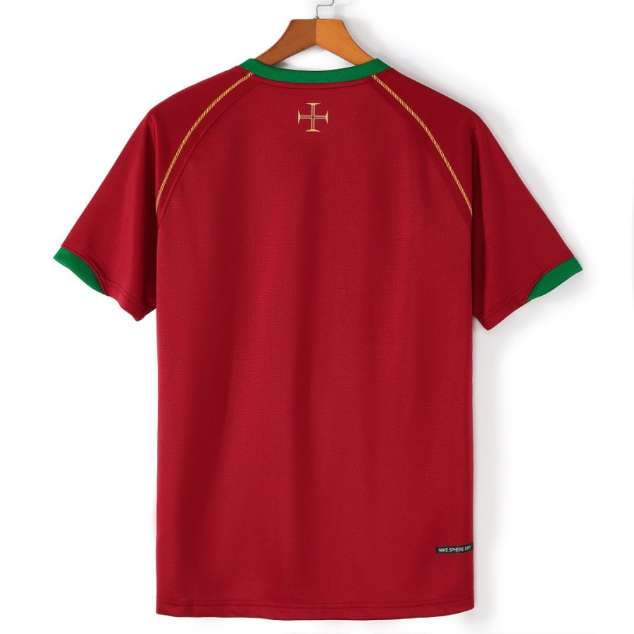 981d02847e40a1a9b8100a6be3c52819.jpg Portugal Thuisshirt Retro 2006