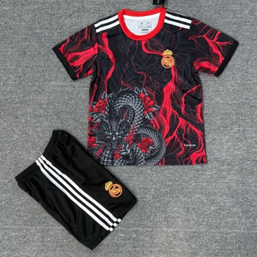 9c13107fcd0f0232de75aa2b10aed518.jpg Maillot Real Madrid 25/26 Enfant Rouge Spécial