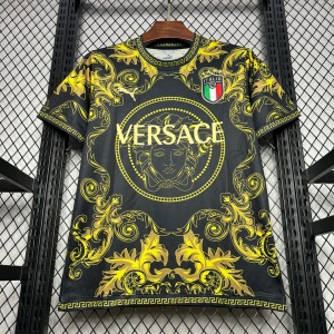9e0ba45b60210e557dbc666fd4474901.jpg Italië Voetbalshirt 24/25 Speciale Editie Geel