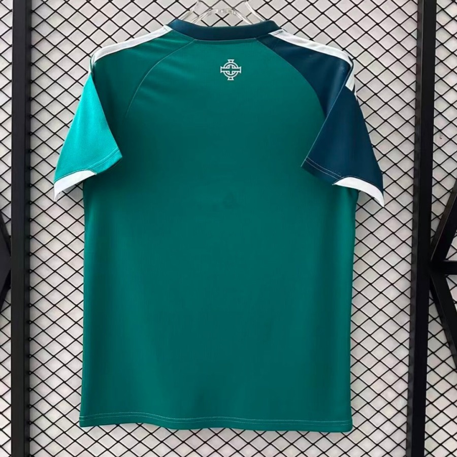 9fa3dfa5d5ddbfa427d7681f40498b20.jpg Noord-Ierland Thuisshirt 2025/26