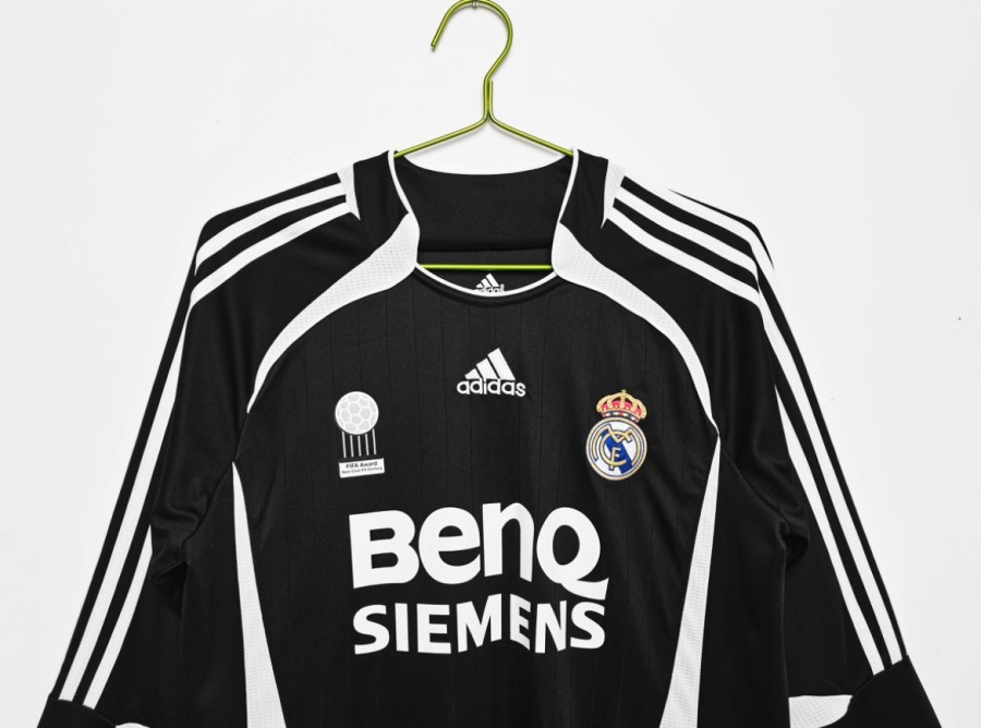 A53BD2CE-D137-4132-9713-DA11CC4FAEB8.jpg Real Madrid Uitshirt Lange Mouwen 2006/07