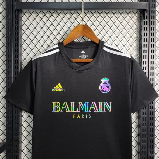 AB7AB126E6A92A4A99C3A8F13E6F6120_540x_55ddd3b7-4649-4fea-8247-c5c777dece1a.jpg Real Madrid 2023-2024 Zwart Balmain Shirt