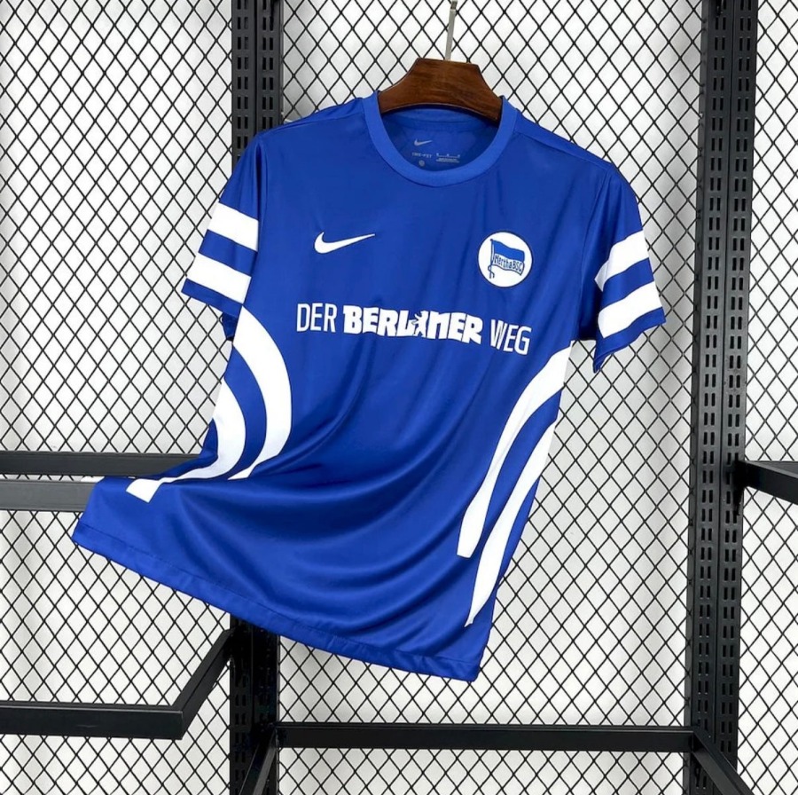 BD51E7B3-3E19-47A7-B897-3A7DB0CADB22.jpg Maillot Hertha Berlin Domicile 2025/26