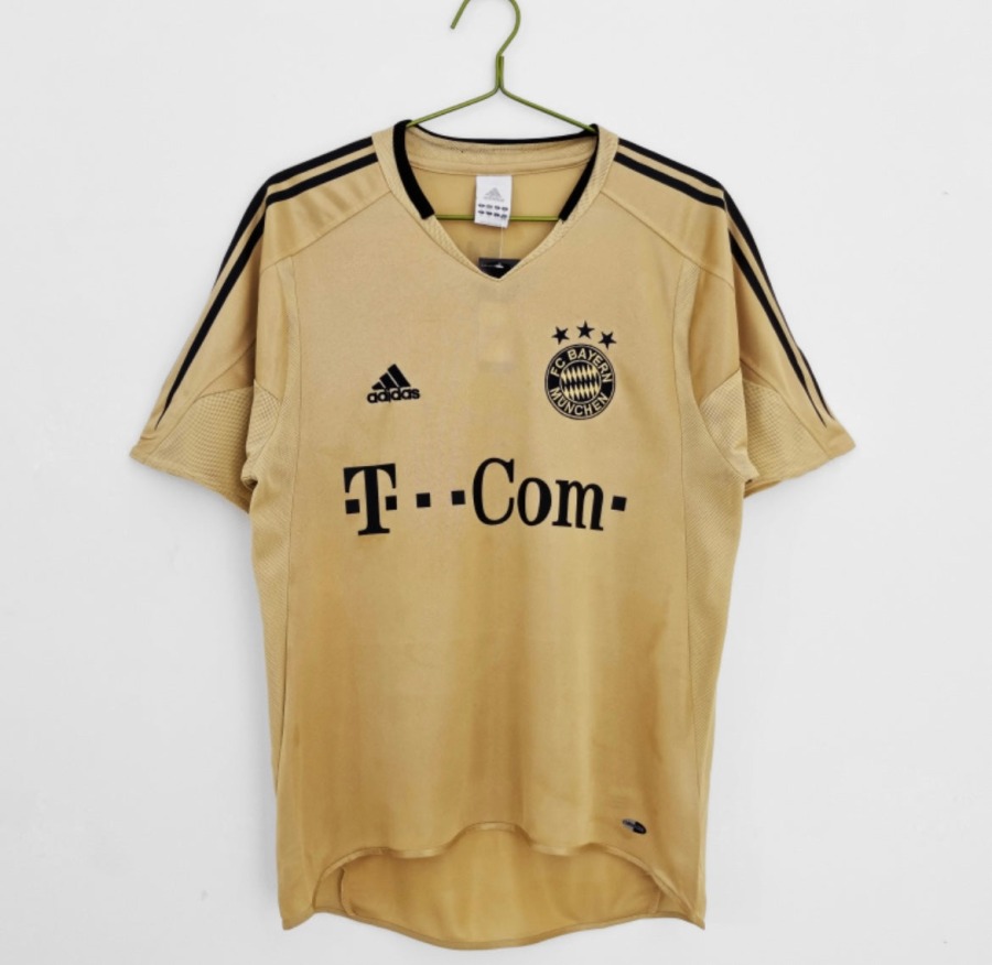 C6CC5B54-86C3-464C-9825-862AD5FC2E1A.jpg FC Bayern Munich Uitshirt 2004/05