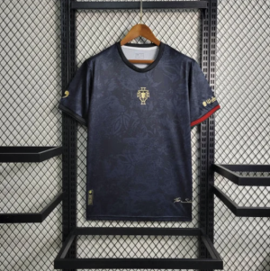 Captured_ecran2024-08-08a19.35.21_9b4e7984-3d1c-4339-becd-36ac0655f74c.png Portugal Thuisshirt 2024/25 Zwart Speciale Editie