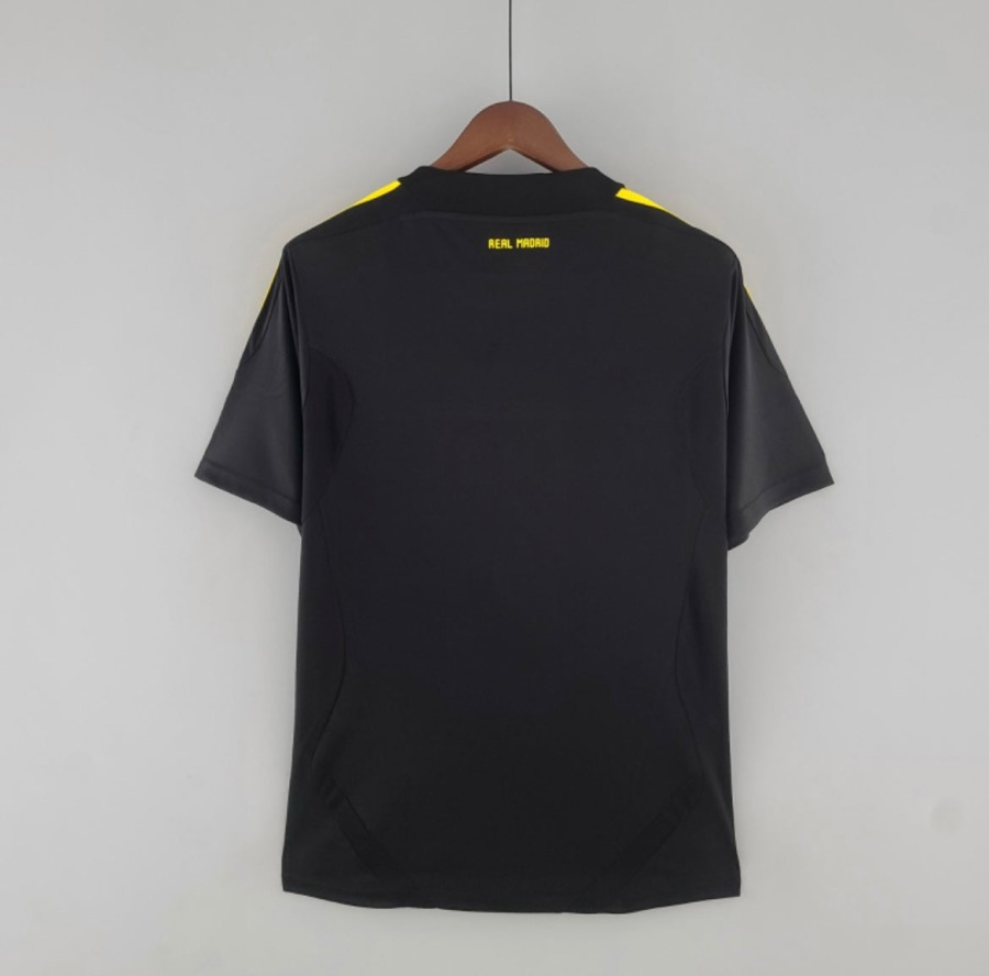 D244CEE5-A098-4321-A2F1-4544AA0609A3.jpg Real Madrid Keeper Shirt 2011/12