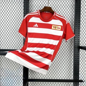 E3D570A3-F933-40E2-A245-7D29F36EBE88.jpg FC Union Berlin Thuisshirt 2025/26