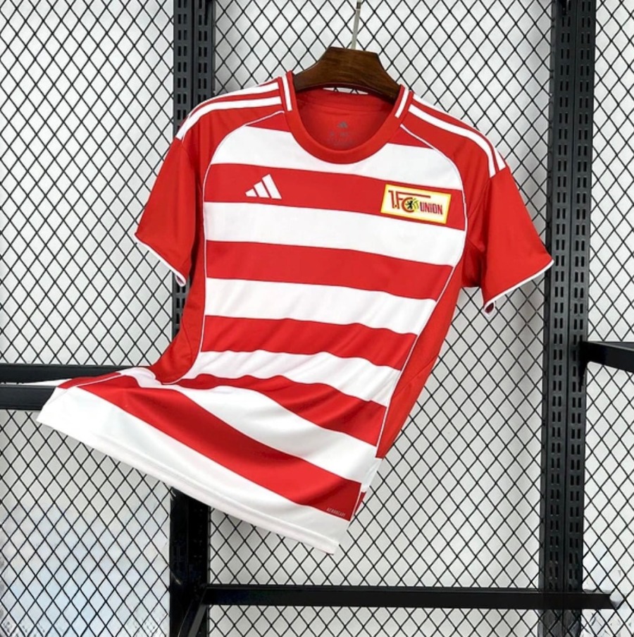 E3D570A3-F933-40E2-A245-7D29F36EBE88.jpg FC Union Berlin Thuisshirt 2025/26