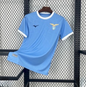 E6D39BCB-D0D7-4E80-83EC-E66D3F187DEF.jpg Lazio Roma Thuisshirt 2025/26