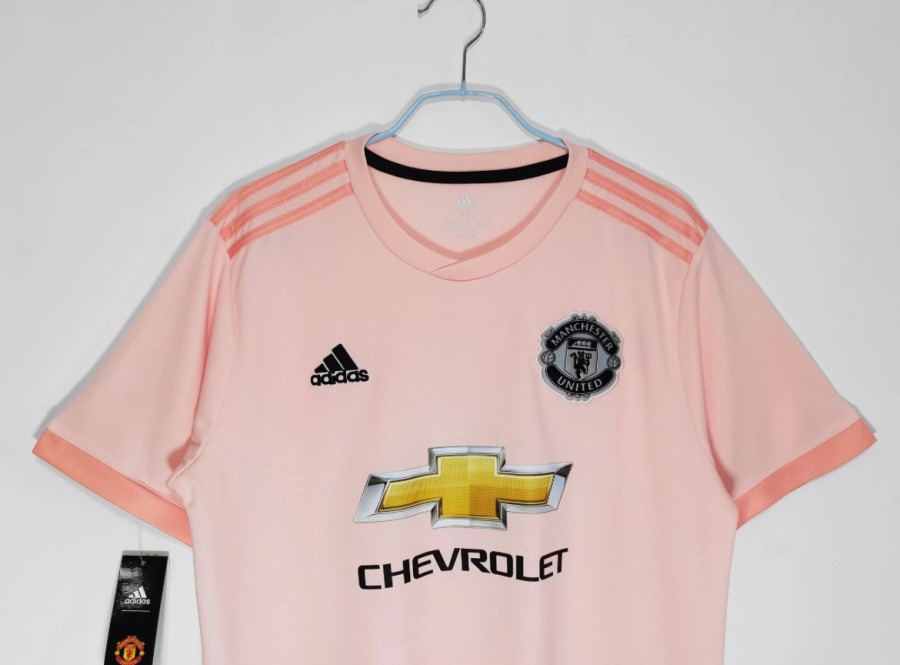 E7F1C7AA-B0E6-4B67-958F-B7A999A4F82A.jpg Manchester United Derde Shirt 2018/19