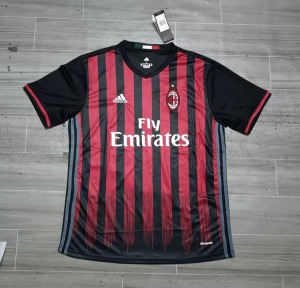 F939F740-0786-4CDA-9AD0-7EF0D365BB26.jpg Voetbalshirt AC Milan Thuisshirt 2016/17