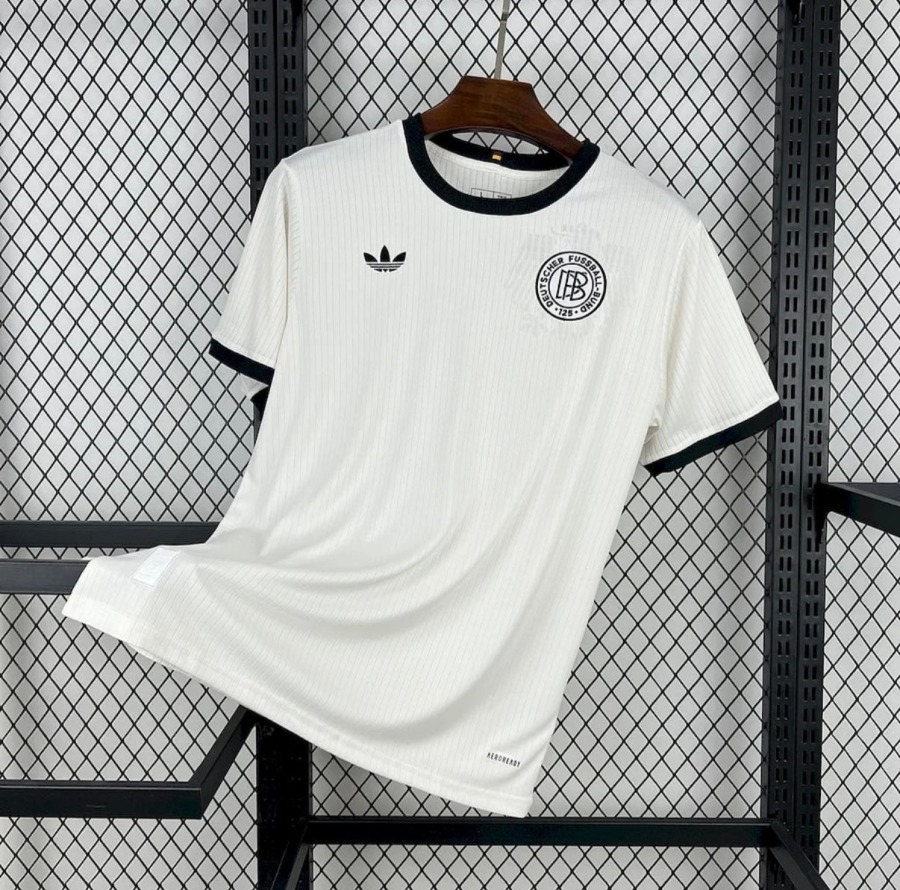 IMG_4913.jpg Duitsland Voetbalshirt 2025 Speciaal