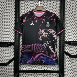 Image_189_610x_crop_center_150486cb-78fe-4f81-9beb-058f63c08ad9.jpg Real Madrid Zwart Roze Panther Voetbalshirt 2024/25
