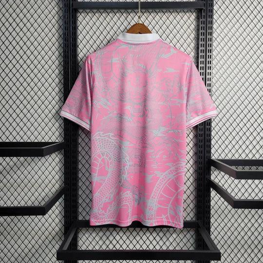 b0c5102e_540x_dd458603-38fc-4e59-aa10-4c049f5c7302.jpg Real Madrid 2023-2024 Speciale Editie Roze Draak Voetbalshirt