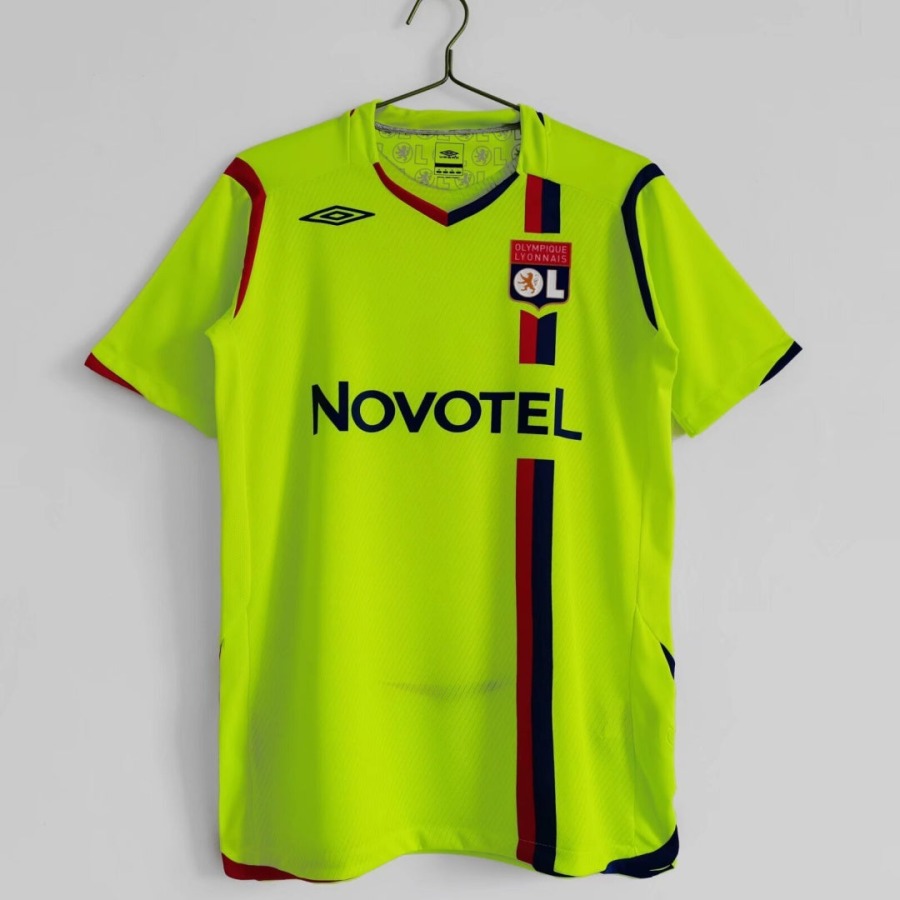 d51ad00c94595445901eff2ad8a117c9.jpg Voetbalshirt Lyon Uitshirt 2008-2009 Retro