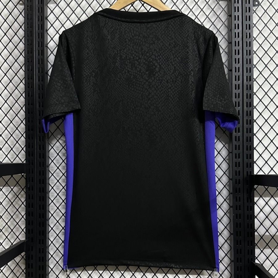 e81a2e6af2d30868ef0310b30431820b.jpg Voetbalshirt Barcelona 2025/26 Special Edition Black