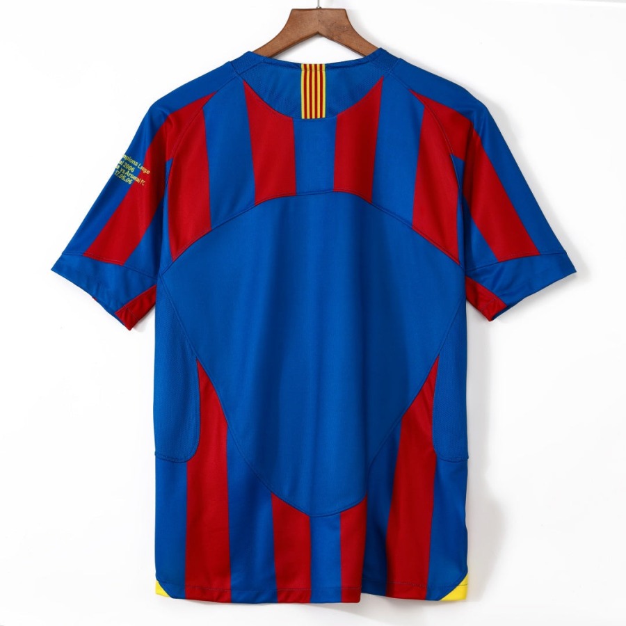ec39256024c3f7ccbda25000ebb0b297.jpg Thuisshirt Barcelona 2005-2006 Retro