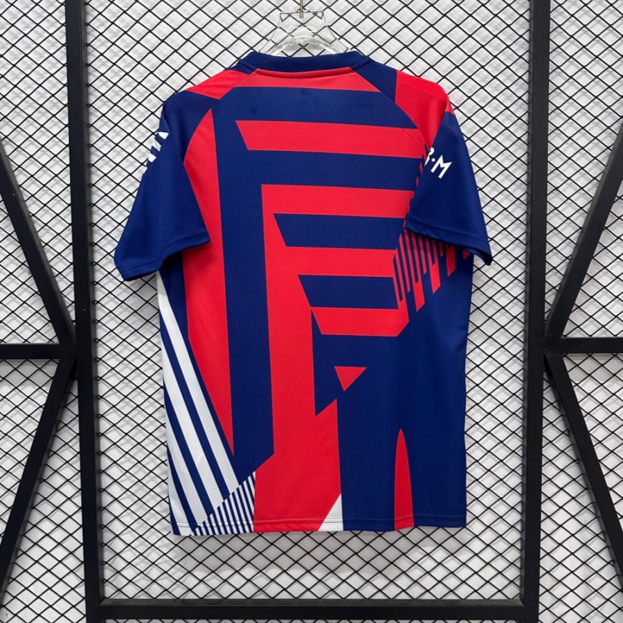 f856bb551cf8d9fab2123b16efb325fa.jpg Bayern München 26/27 Speciale Editie Voetbalshirt