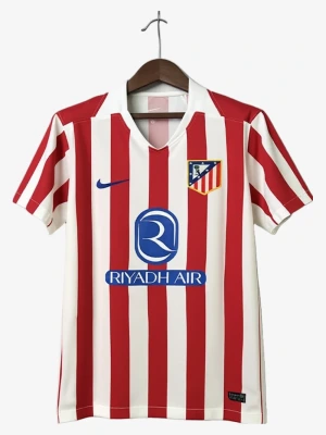 maillot-atletico-madrid-domicile-2025-2026 studio v12 Maillot Atlético Madrid Domicile 2025-2026