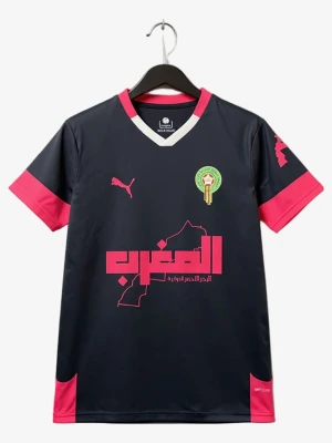 maillot-concept-maroc-edition-noirrose-2025-2026 studio v12 Voetbalshirt Concept Marokko Editie Zwartroze 2025-2026